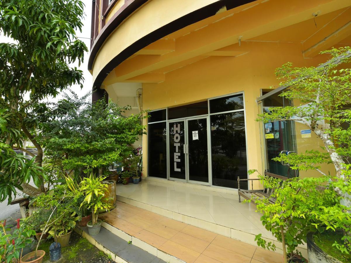 Super Oyo 90494 Sam Huat Hotel Kampong Atap Ngoại thất bức ảnh